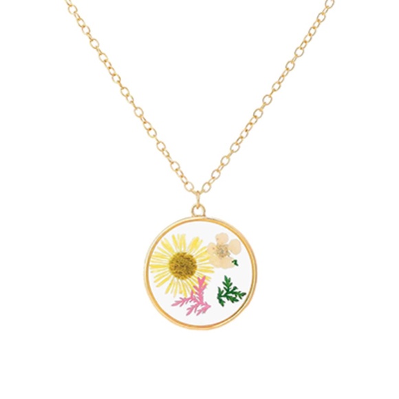 Dried Daisy Round Pendant Necklace